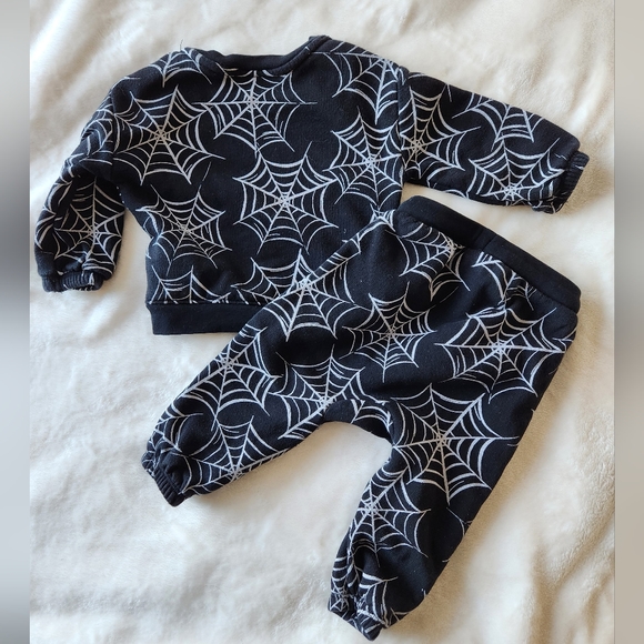 Infant web sweatsuit by Old Navy - Picture 3 of 3